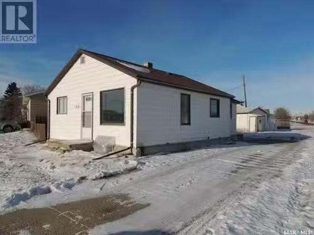 1201 7Th Street, Estevan, SK, S4A 1G8 house for sale Listin.