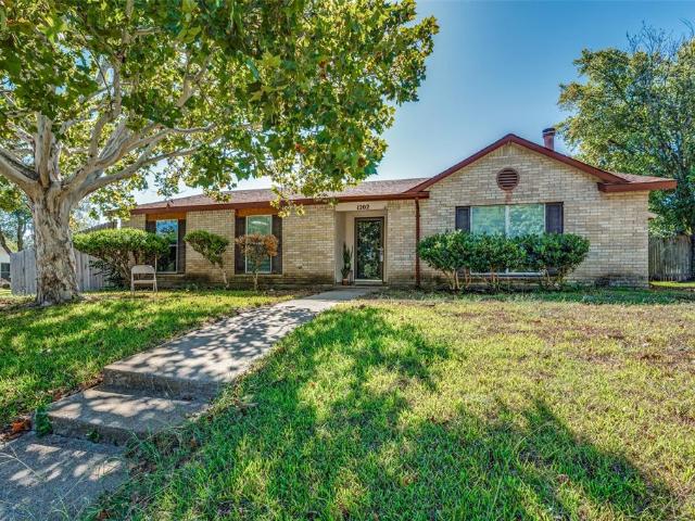 1202 Canyon Oaks Drive