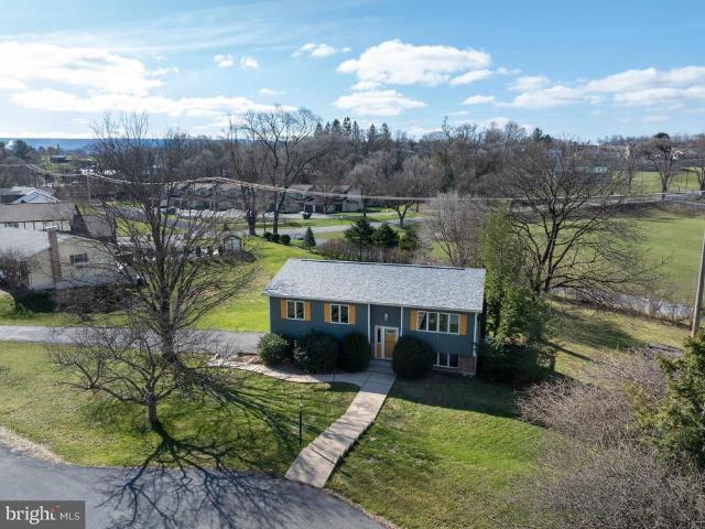 1202 Pine Circle