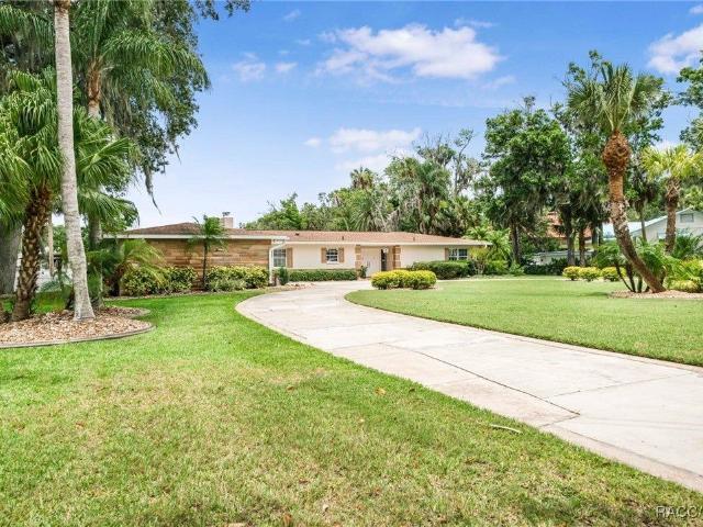 1202 SE Kings Bay Dr, Crystal River, FL
