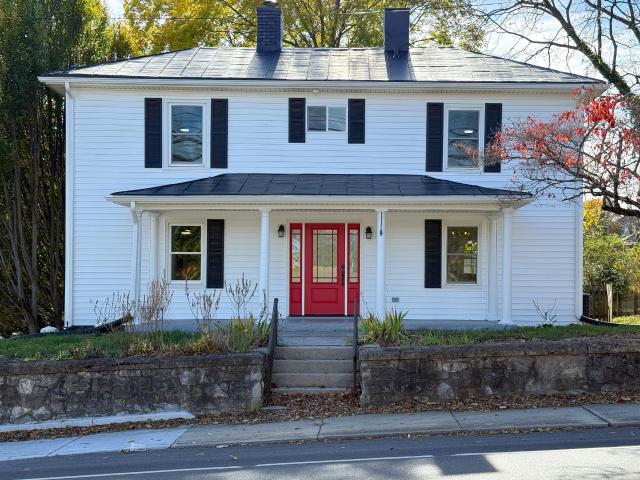 1202 W Beverley St, Staunton, VA 24401 | MLS #677156