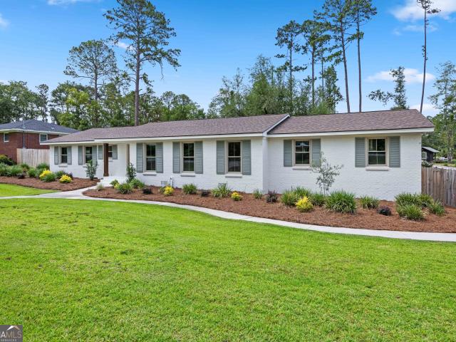 1203 Lakeview Drive