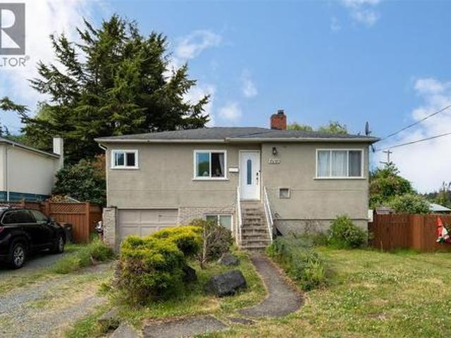 1203 Pearce Cres, Saanich, BC, V8X 3S8 house for sale | Listing ID 1052 | Royal LePage