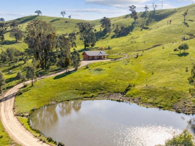 120 Acres of Handcrafted Character, Exceptional Infrastructure & Mt Buller Views