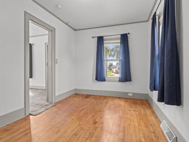 120 ALLEN Avenue