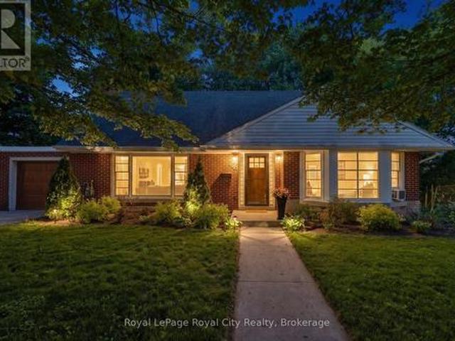 120 Hill Street E, Centre Wellington Fergus, ON, N1M 1G9 house for sale | Listing ID X13413 | Royal LePage
