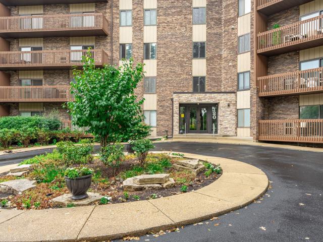 120 Lakeview Drive # 208