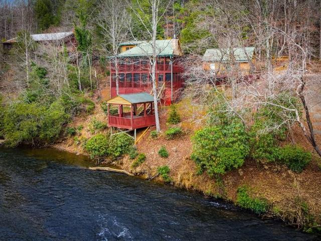120 N Riverview Ln, Ellijay, GA