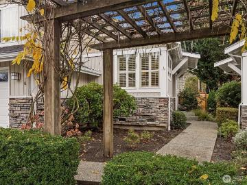 120 Newport Way NW, Unit 16, Issaquah, WA 98027 | MLS #2523