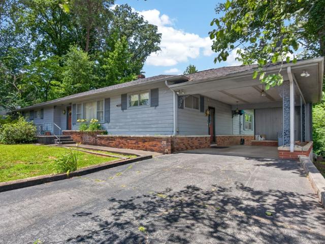 120 Pineview Dr