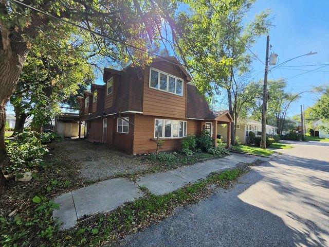 120 Roosevelt Ave, Wauconda, IL 60084