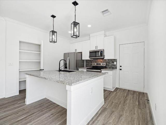 120 W Mulberry Avenue