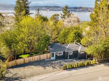 120 Tracy Avenue N
