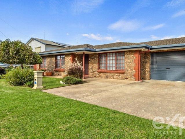120m from the beach, unit living