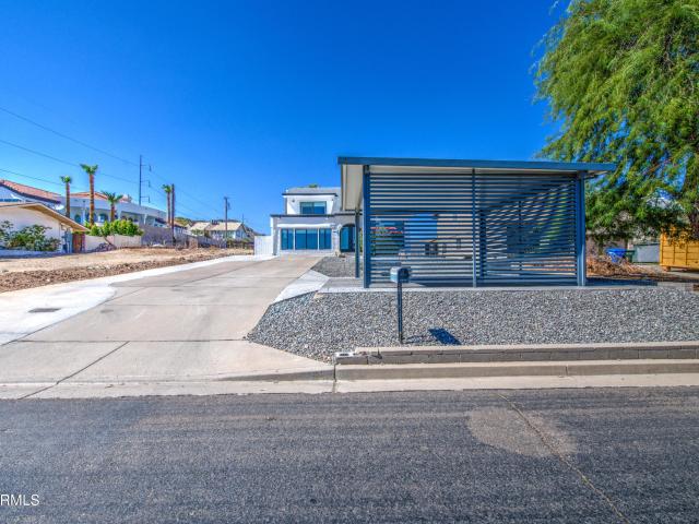 1214 e desert cove avenue