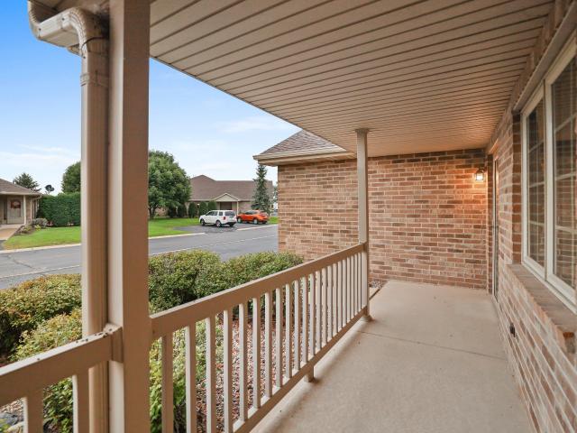 1214 pond view circle