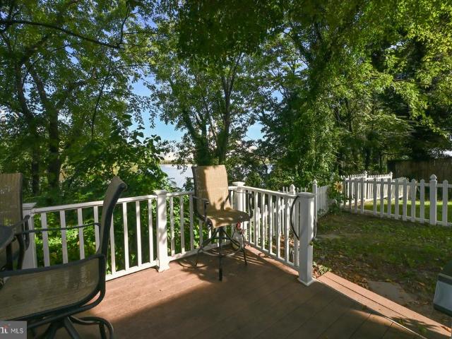 1214 Riverside Drive