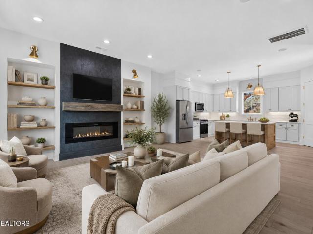 1214 Valley Ave