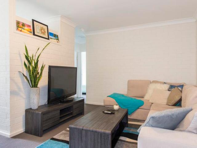 12/14 18 Santley Crescent Kingswood