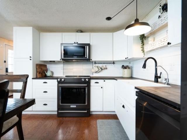 1215 Lake Vista Crescent, Sherwood Park, AB, T8H 1K5 house for sale | Listing ID E4505 | Royal LePage