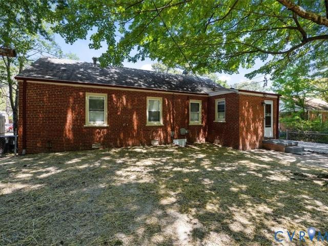 1215 Starling Drive
