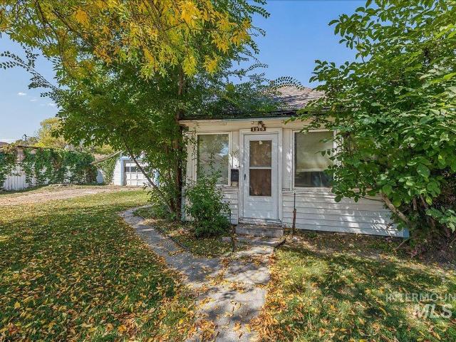 1215 13th Ave S