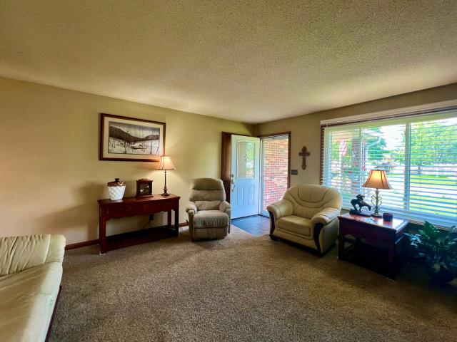 1216 Pinecrest Ln