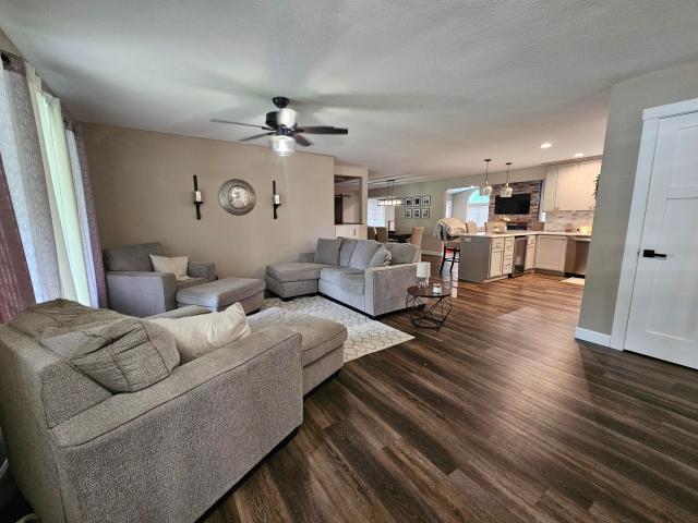 1216 W Main St