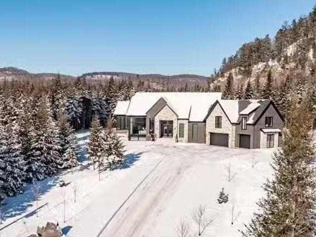 1217 Ch. Du Millepertuis, Piedmont, QC, J0R 1K0 Luxury House.
