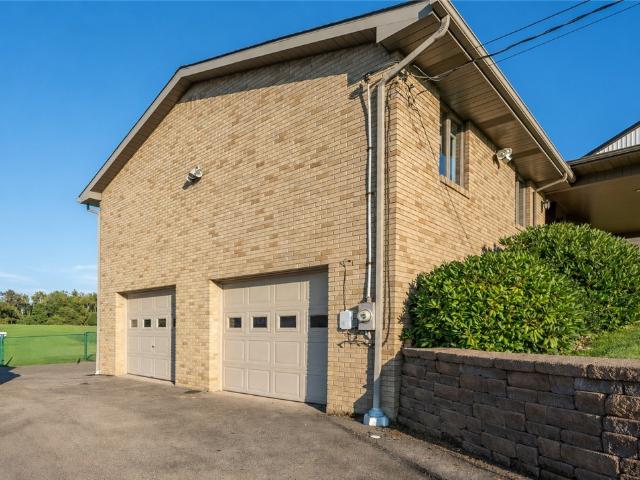 1217 Hillview Dr