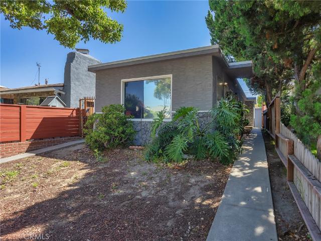 1218 N Hollywood Way
