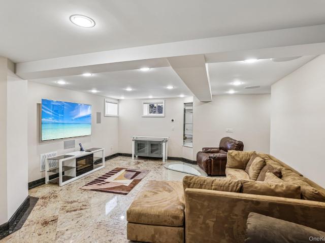 1218 Centre St, Hewlett, NY 11557 | MLS #1010