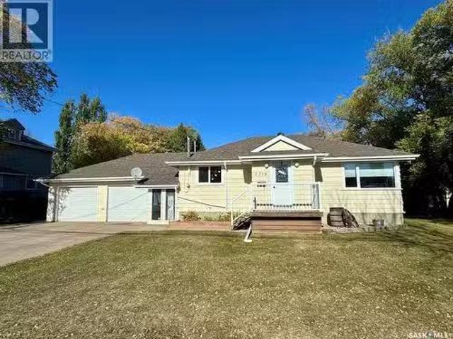 1218 7Th Street E, Prince Albert, SK, S6V 0T9 house for sale.