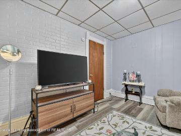 1219 N Washington