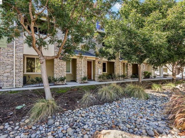 1210 Nestwood Way