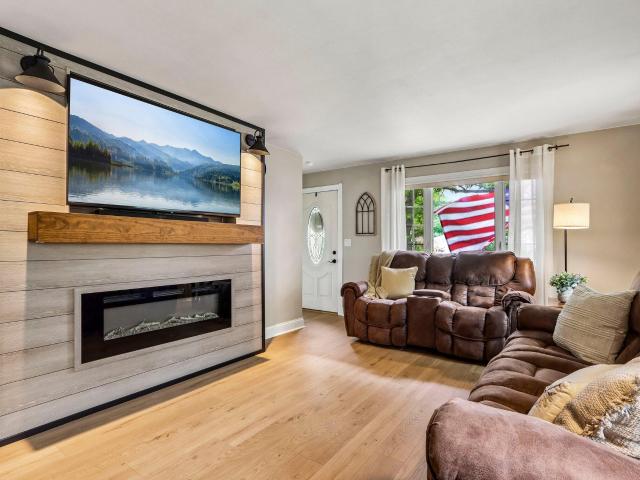 1210 Evergreen Dr