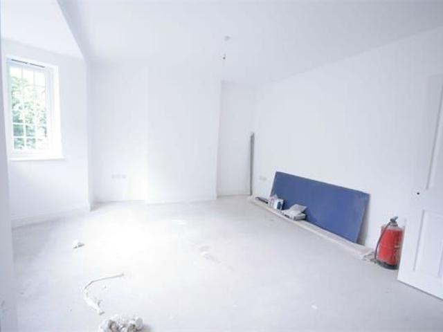 12/10 Flat 4, Lyons Court, Peckham SE15, 2 bed detached house to rent, £1,950 pcm | PrimeLocation
