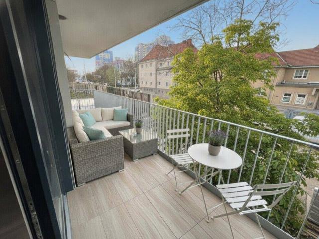 1210! Hübsche Garconniere mit Balkon!