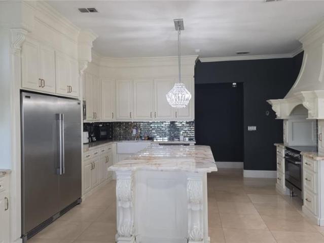 1210 Hacienda Del Sol