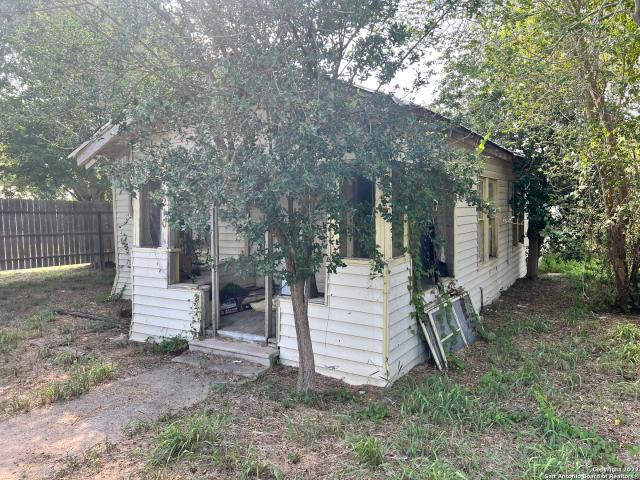 1210 King David Dr, Three Rivers, TX 78071 | MLS #1622
