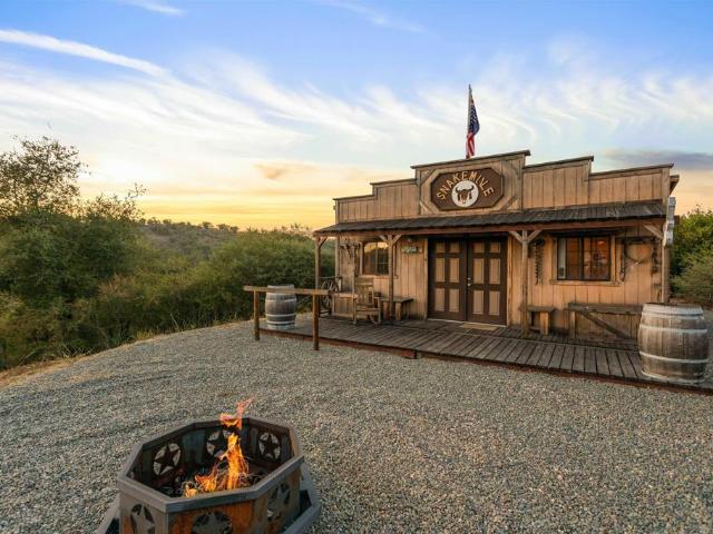 1210 Lakedale Rd