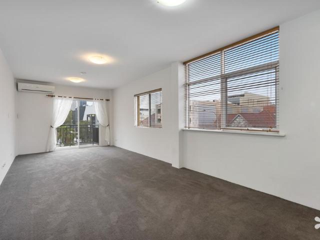 12/1142 Hay Street