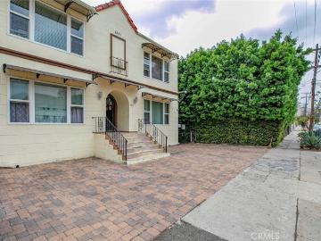 1211 N Kenmore