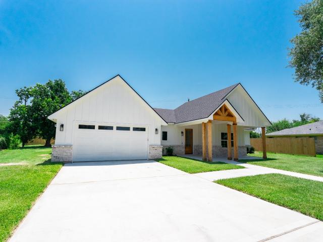 1211 Cherokee Drive