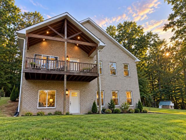 1211 Collins Rd