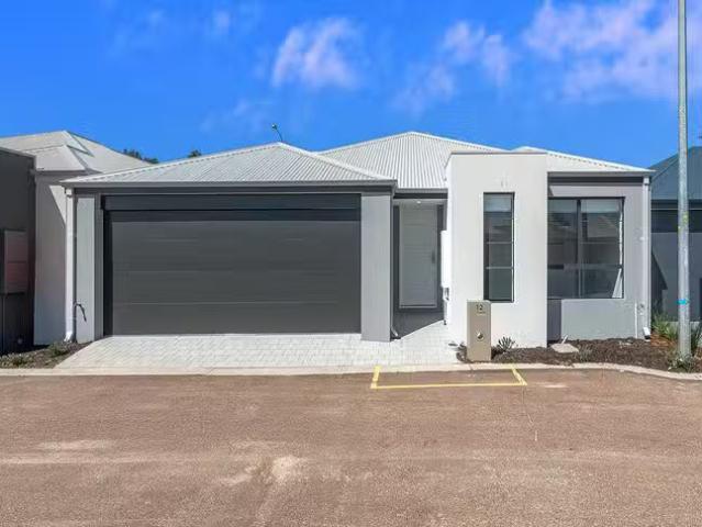 12/11 Piara Drive, Piara Waters, WA 6112