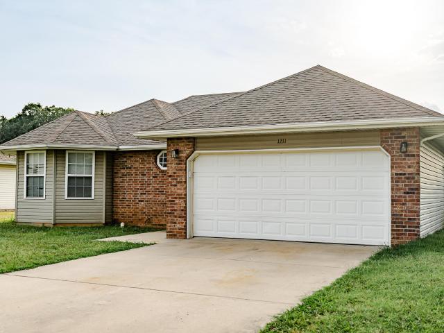 1211 Woodland Ridge Drive