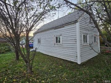 1211 13 Richard Street