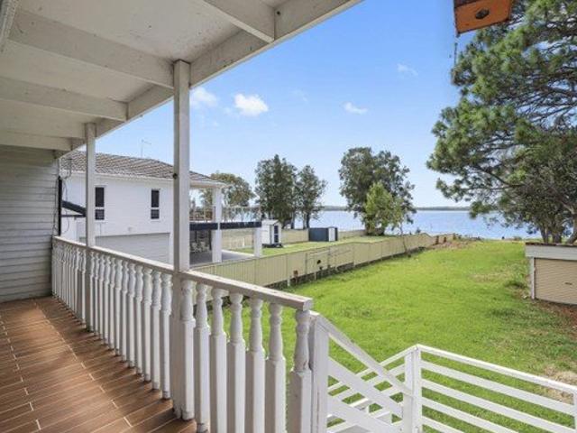 1211m2 Absolute Waterfront