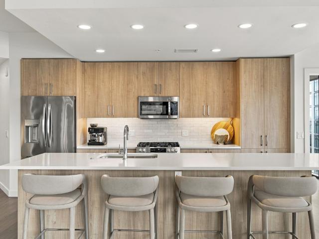 1212 Demonbreun St # 715